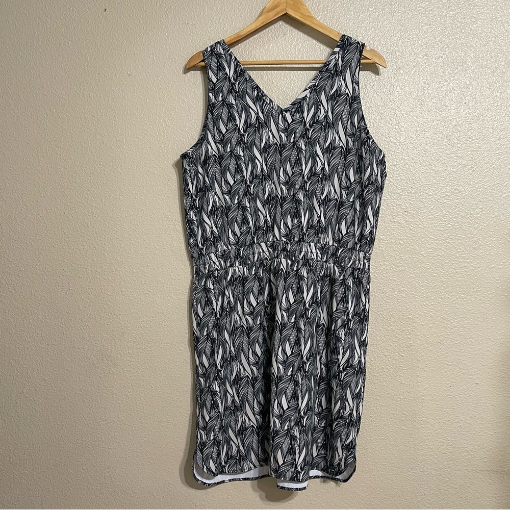 KAVU Ensenada Gray and Black Fabric outdoor‎ Dress - Picture 2 of 14